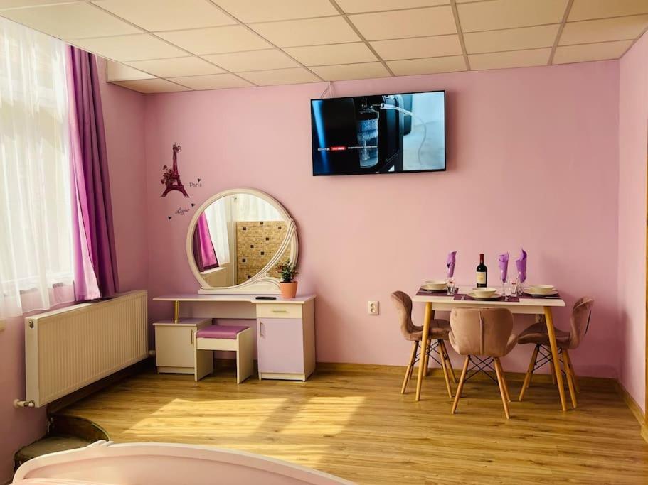 Lavender Luxury Apartment Oradea Exterior photo