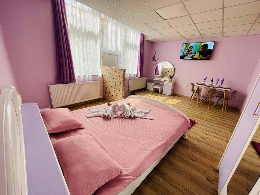 Lavender Luxury Apartment Oradea Exterior photo