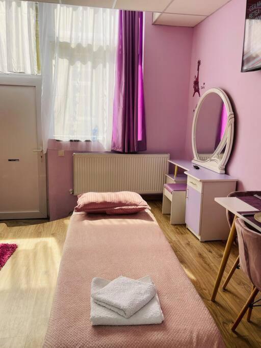 Lavender Luxury Apartment Oradea Exterior photo